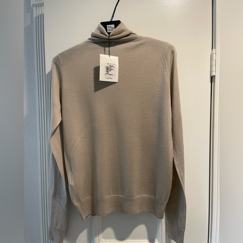 New,TOTEME turtleneck sweater,100% merino wool ,color Sand ,size M